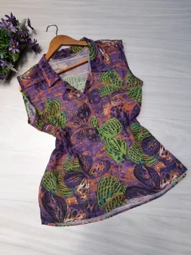 Camisa feminina estampada.