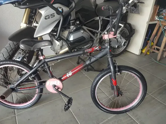 Bicicleta aro 20 Pro x S10 com rotor toda original praticamente nova.