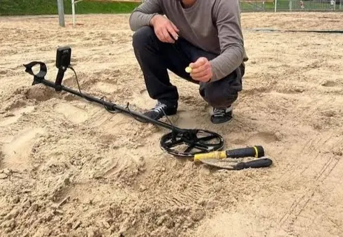 Perdeu algo de valor na quadra de areia, agua, campo, etc? Aqui a solução!