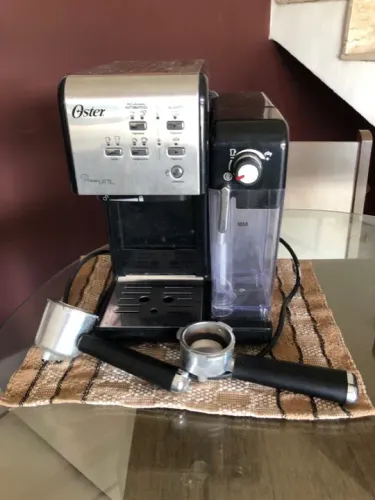 Cafeteira Espresso Oster. 220v