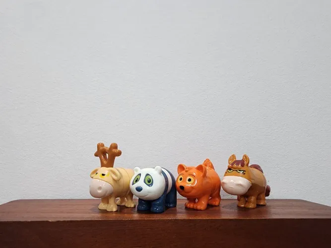 4 Miniaturas Ovo Kinder Colecionáveis de Animais Divertidos