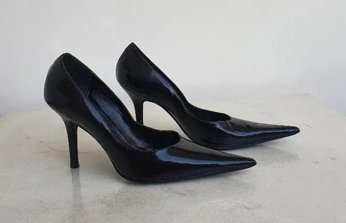 Scarpin verniz preto 35