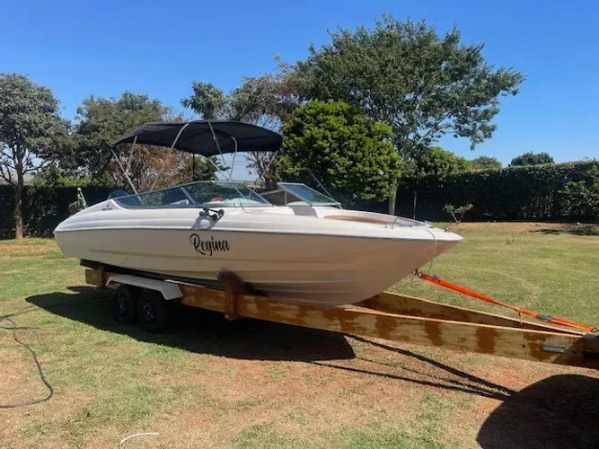 Lancha Ventura 220 motor Evinrude E-Tech 150