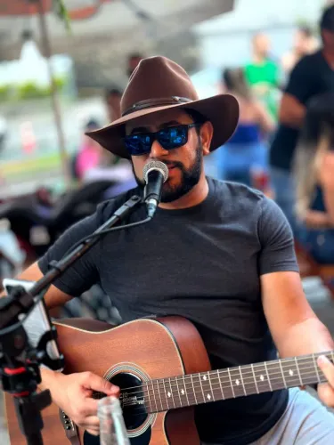 Cantor Música ao Vivo