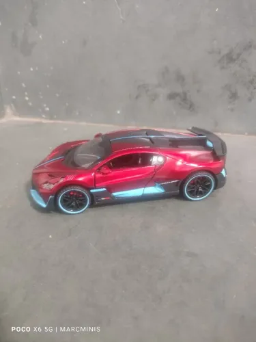 Miniatura Bugatti Divo Vermelho - 15 cm (1:32) com Luz e Som