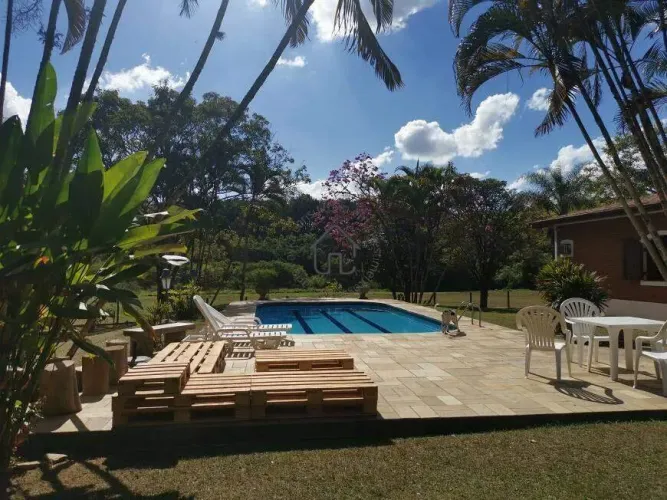 Fazenda à venda no Jardim das Laranjeiras em Itatiba.