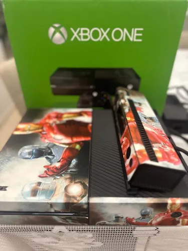 Xbox One 500 GB + Kinect plotado Homem de ferro 