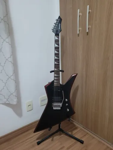 Guitarra Explorer Strinberg só venda 