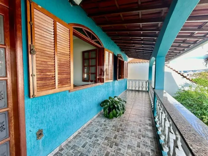 Casa com 04 quartos e 04 vagas de garagem à venda no bairro Tirol/BH!