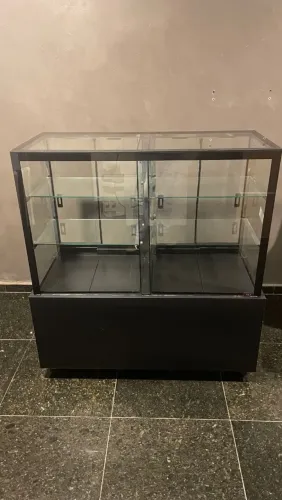 Balcão Expositor de Vidro com Base Preta - Design Moderno e Elegante ( FRIO / QUENTE )