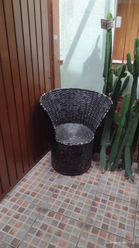 Poltrona de vime para área interna( de brinde um ? cactus)