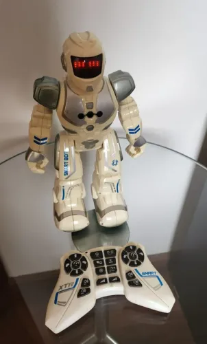 Boneco Robo com Controle Remoto SMART BOT XTREM BOTS FUN