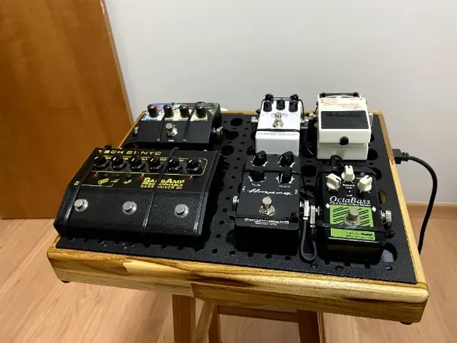 Pedalboard Bass - Ampeg SansAmp MXR EBS Eden BOSS Voodoo Lab Line6 Hands