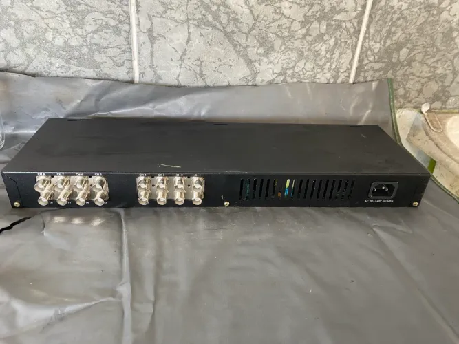 Power Balun 16 Canais Full Hd C/alimentação VBP A16C Intelbras Cor Preto