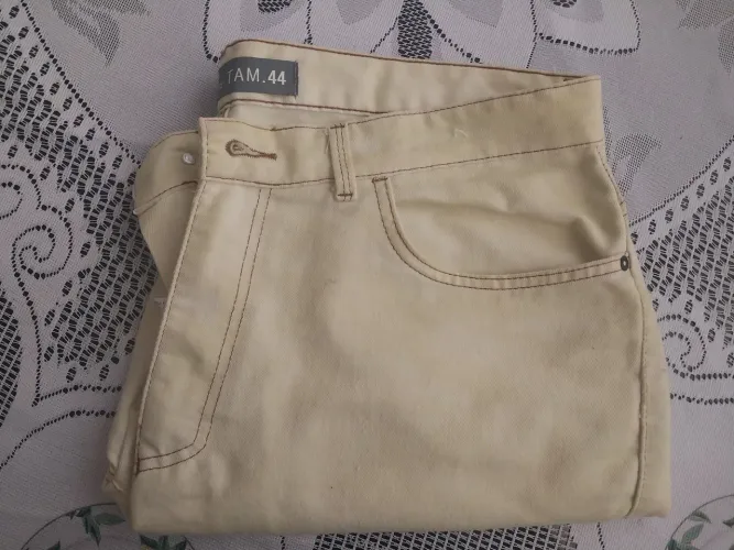 Bermuda de Brim amarelo- Tamanho 44, linda! 
