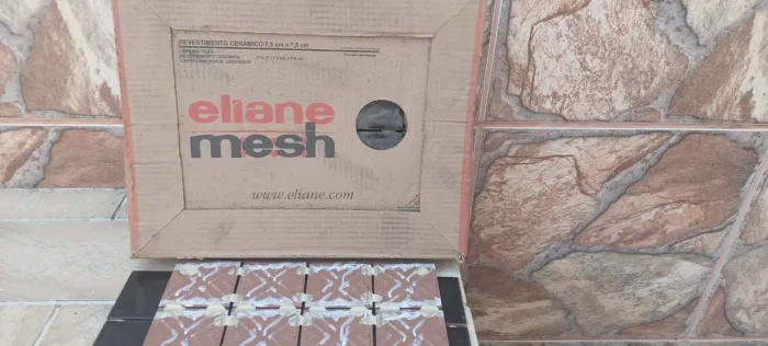 Revestimento Eliane mesh cor preta, dimensões 39x31 pastilhas de 7,5x7,5 quantidade 19m2 =