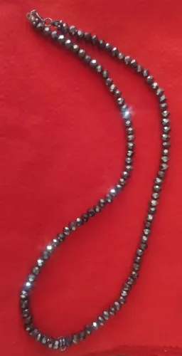 Colar de contas preto - elegante e moderno