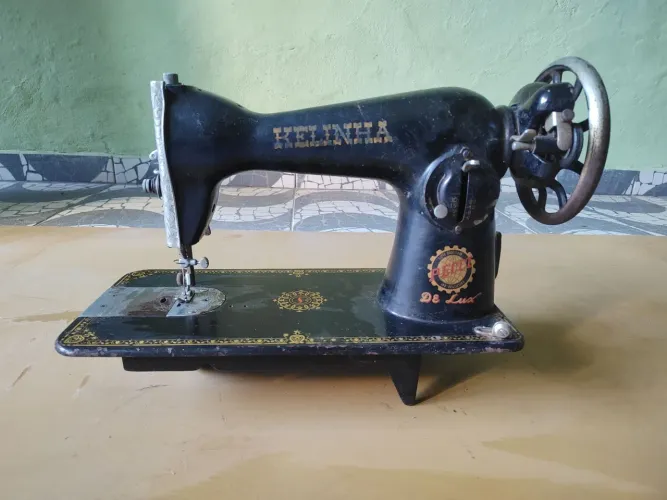 Máquina de costura vintage De Lux