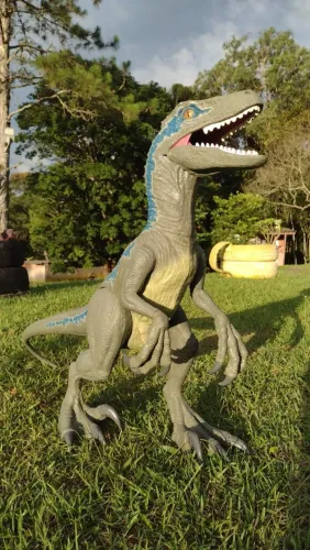 Dinossauro Jurassic World Blue Colossal - Figura de Ação da Mattel