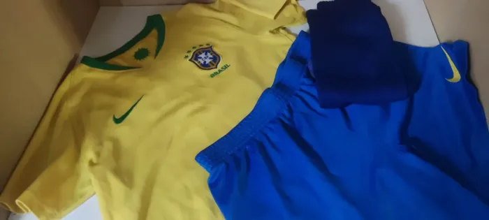 Conjunto futebol Brasil oficial camisa e calção