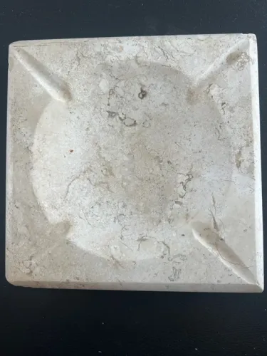 Cinzeiro de Pedra Rústico Vintage Quadrado Beje (16x16x4 cm)