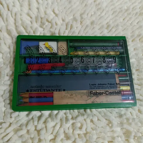 Raríssimo estojo escolar verde da Faber Castell dos anos 80