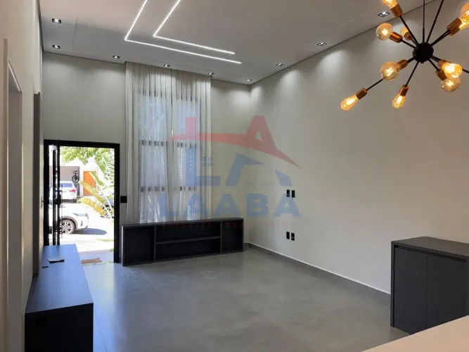 Casa com Piscina, 3 suítes Condomínio Brescia Indaiatuba / SP.