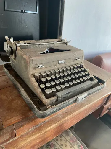 Máquina de escrever Royal - RELÍQUIA
