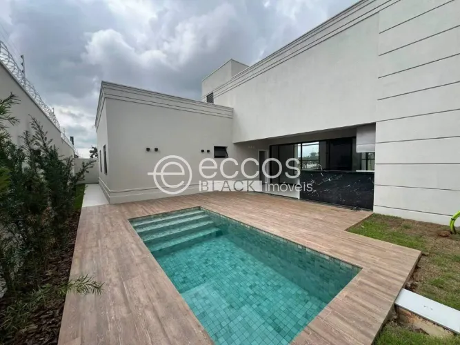Casa em condomínio à venda, 3 quartos, 3 suítes, 4 vagas, Laranjeiras - Uberlândia/MG