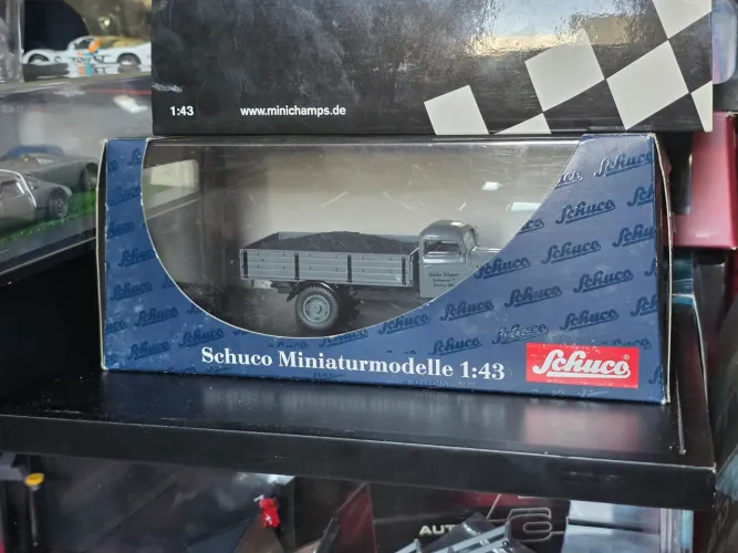 Miniatura schuco 1;43 caminhão 