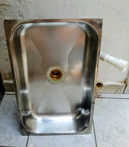 Pia de aço inox.