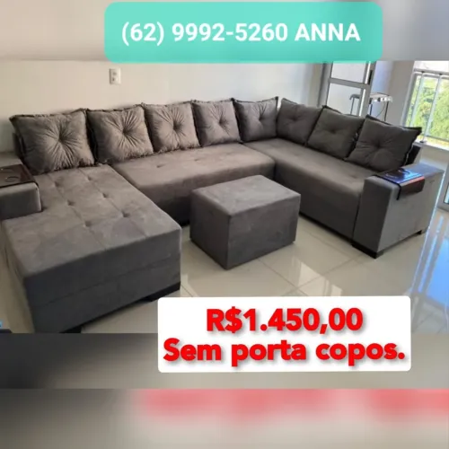 Sofá de canto cinza com puff