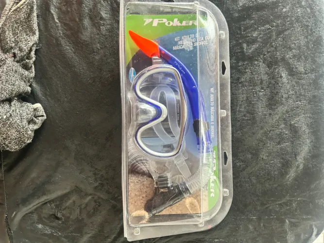Snorkel e mascara para mergulho poker