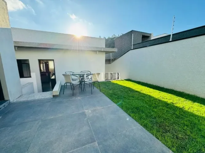 Casa à venda em Bom Jesus dos Perdões-SP: 2 quartos, suíte, sala, 2 banheiros, 2 vagas de 