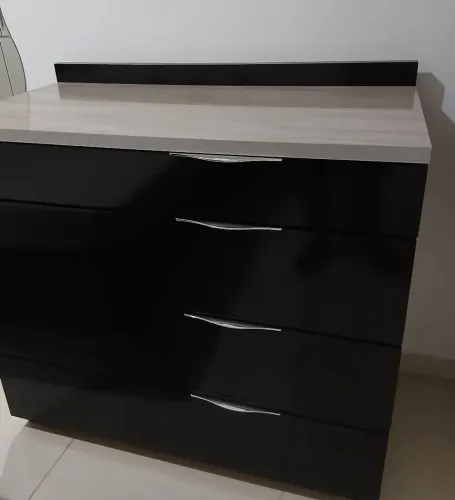 Cômoda preta 4 gavetas