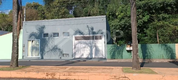 Casa Padrão à Venda e Locação no Centro de Ibaté