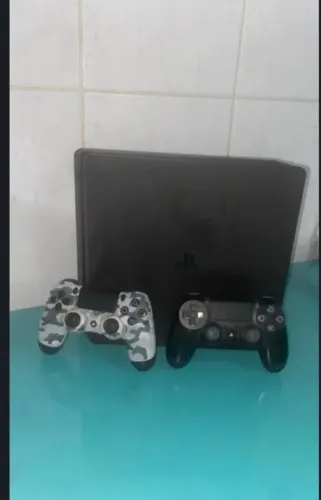 VENDO PS4 SLIM + 2 CONTROLES