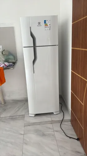 Geladeira/Refrigerador Eletrolux Cycle Defrost 260 litros