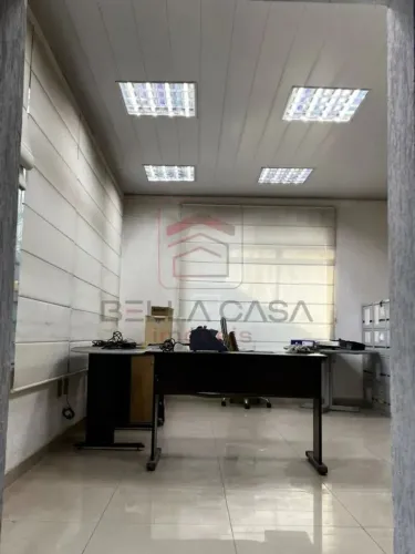 Oportunidade excepcional para empresas! Espaço amplo, completo e pronto para uso indústria