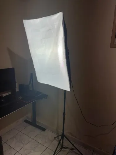 Softbox com Tripé (com luz) - Excelente