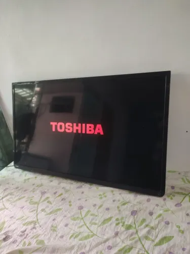 Vendo tv led 49 polegadas Toshiba