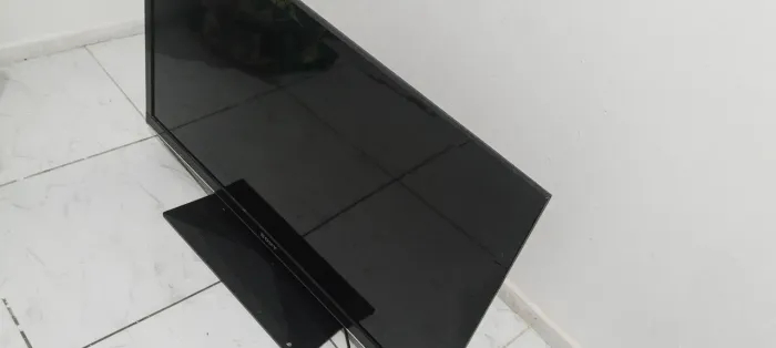 Tv para concerto ou retirada de peças