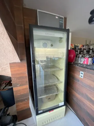 Refrigerador/freezer vertical