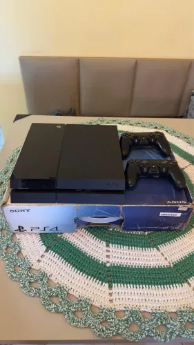 Vídeo game ps4 para retirada de peças  sem os controles 