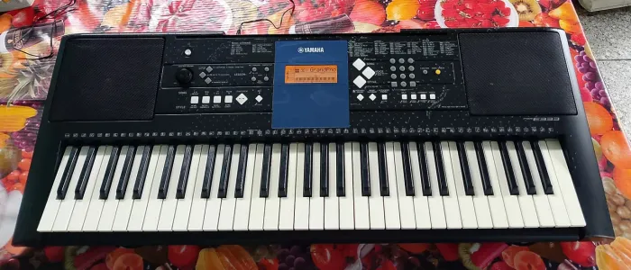Teclado yamara psr E333