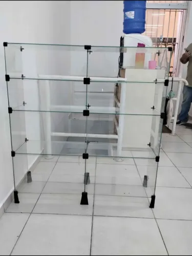 Balcão de Vidro para loja 8 Espaços.