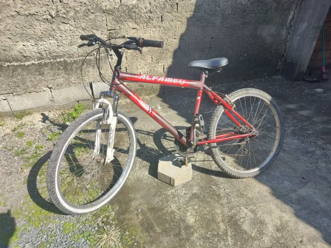 Bike aro 26 18 velocidades freio v break suspensão pneus bons sem folgas