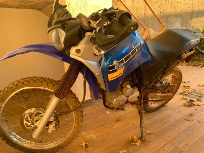 Moto com avarias devido uma queda