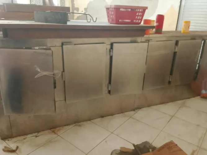 Balcão Refrigerado com espositor em vidros, inox 5 Portas 4.0 Mts