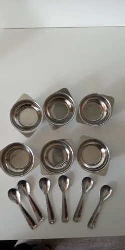 conjunto para sobremesa 6 peças com colheres da marca Gazola. Anos 90.